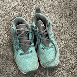 Lebron basketball shoes